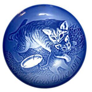 Tabby Cat and Kitten Mother's Day 1971 Decorative Plate‎ 6" Blue Porcelain